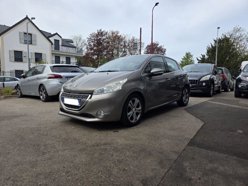 PEUGEOT 208 1.6 E-HDI 92 ACTIVE 2012