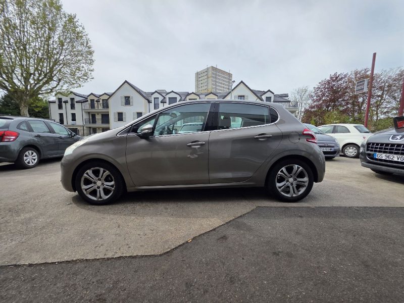 PEUGEOT 208 1.6 E-HDI 92 ACTIVE 2012