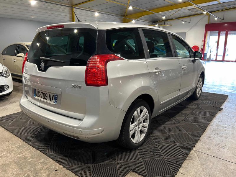 PEUGEOT 5008 1.6 HDI 110CH