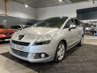 PEUGEOT 5008 1.6 HDI 110CH