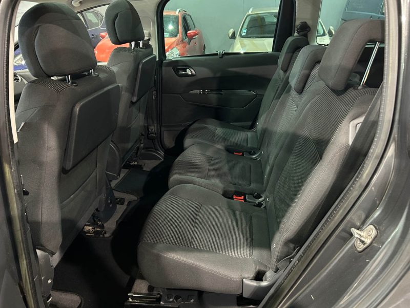 PEUGEOT 5008 1.6 HDI 115CH