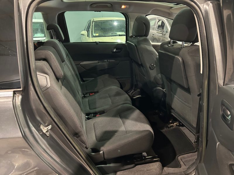 PEUGEOT 5008 1.6 HDI 115CH