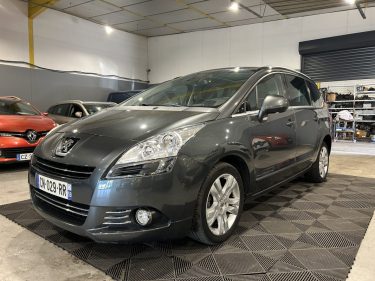 PEUGEOT 5008 1.6 HDI 115CH