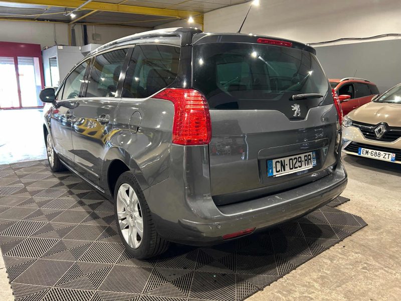 PEUGEOT 5008 1.6 HDI 115CH