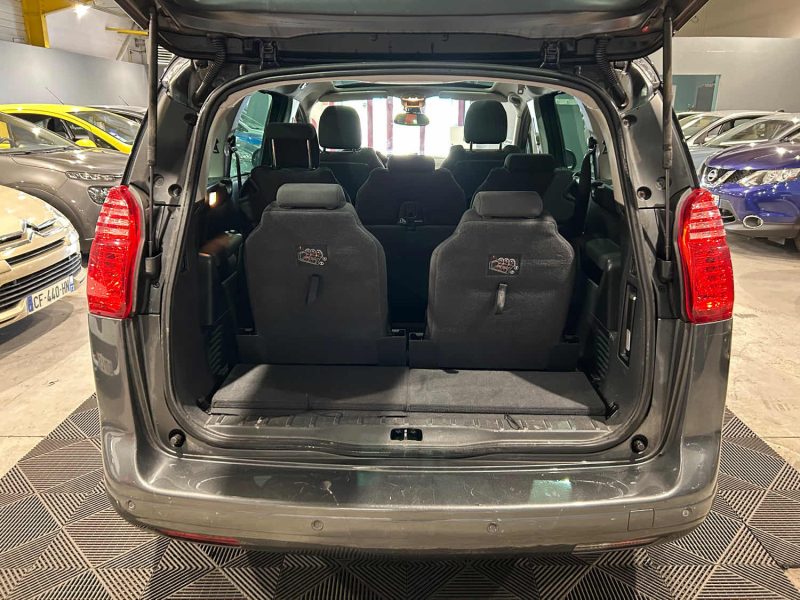 PEUGEOT 5008 1.6 HDI 115CH