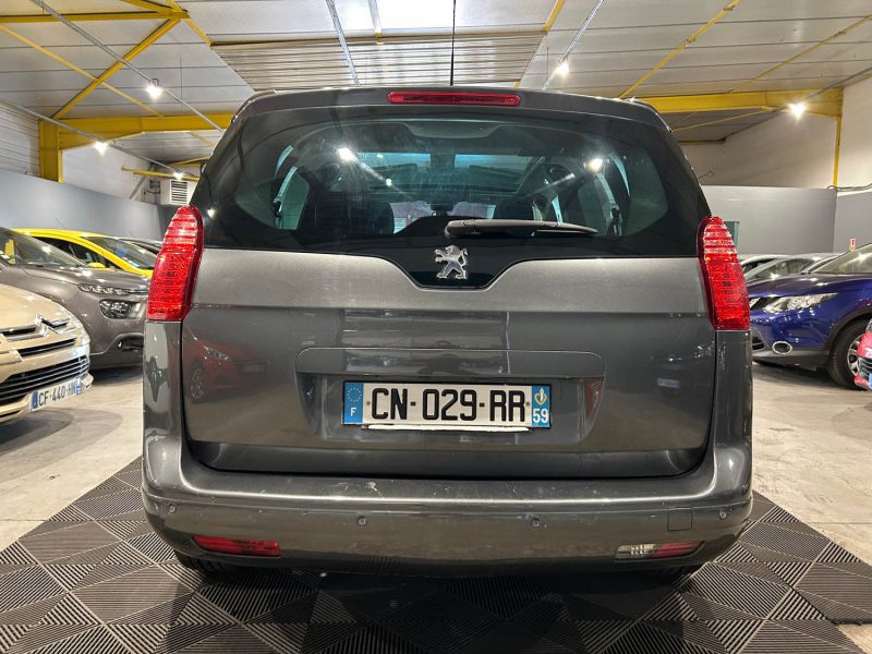 PEUGEOT 5008 1.6 HDI 115CH