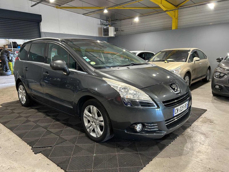 PEUGEOT 5008 1.6 HDI 115CH