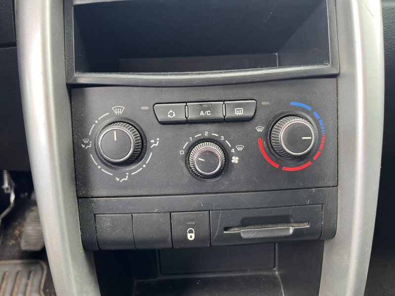 PEUGEOT 207 COMMERCIAL 1.4 HDI 70 PACK CLIM FACTURE DISPONIBLE - ENTRETIEN OK - GARANTIE 12 MOIS  2011