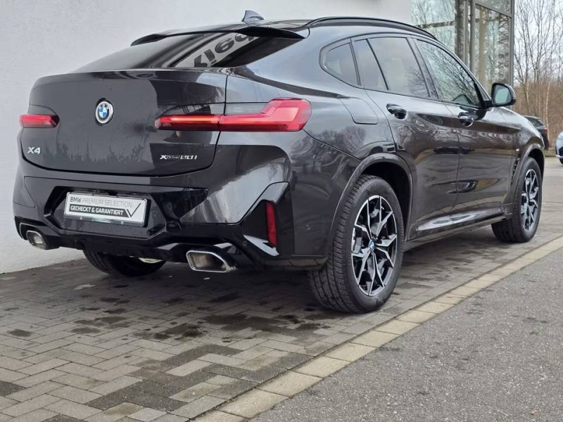 BMW X4 XDRIVE20I / PACK M SPORT / HEAD-UP DISPLAY / LASER / ATTELAGE ÉLECTRIQUE 2024