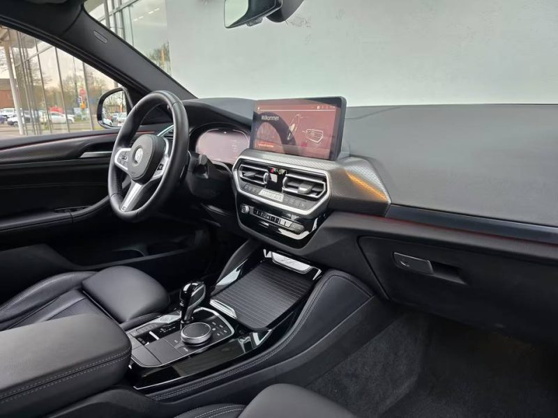 BMW X4 XDRIVE20I / PACK M SPORT / HEAD-UP DISPLAY / LASER / ATTELAGE ÉLECTRIQUE 2024