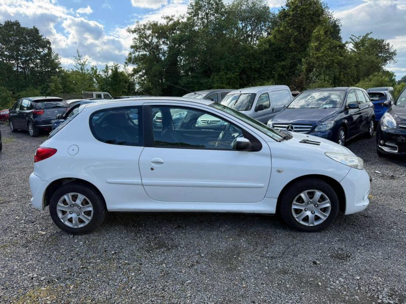 PEUGEOT 206+ 1.4 I 75cv pack Clim garantie 12 mois