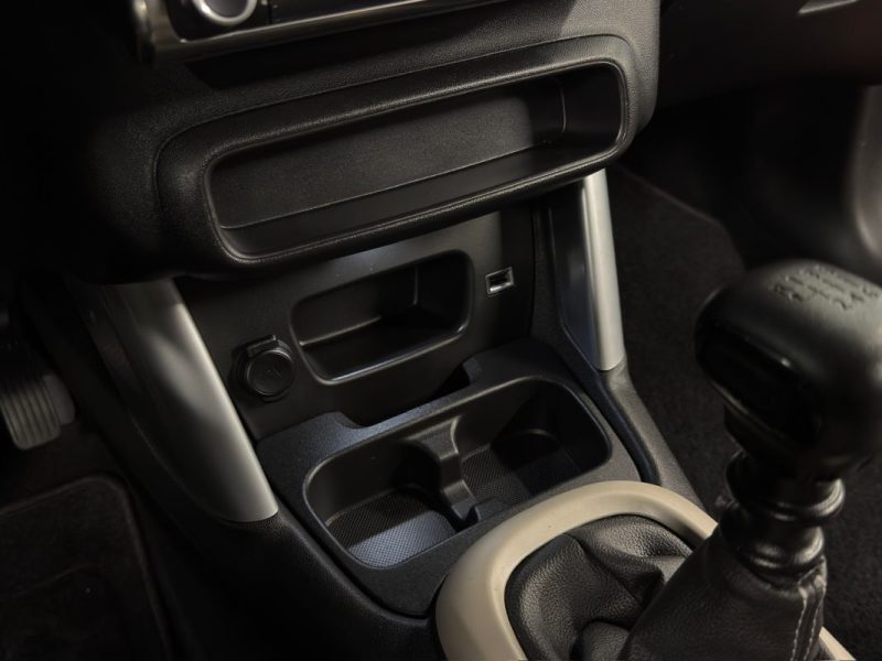 CITROEN C3 SHINE 1.2 110 Cv 1ERE MAIN / APPLE CARPLAY & ANDROID CRIT AIR 1 - Garantie 1 an
