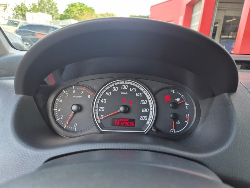 SUZUKI SWIFT III 1.3 GLX BV ROBOTISÉE  2010