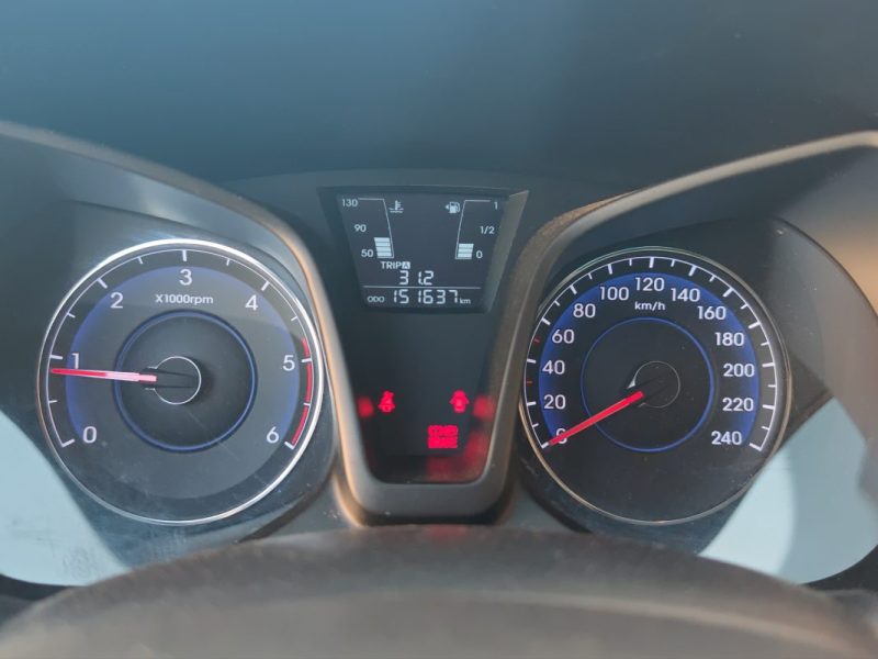 HYUNDAI IX20 1.6 CRDI 115 PANORAMIC SUNSATION 