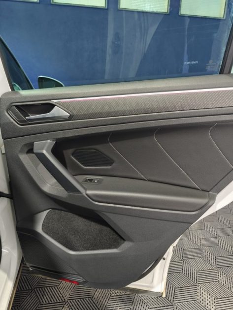 VOLKSWAGEN TIGUAN II 2.0 TDI 150Cv R-LINE DSG7 - toit ouvrant - attelage - 2022