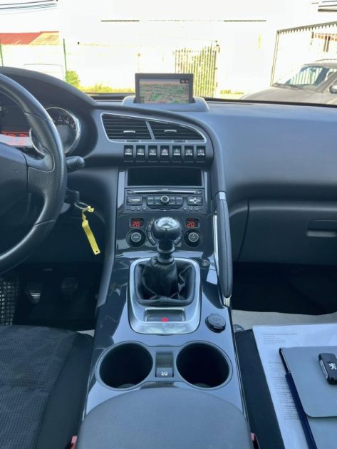 PEUGEOT 3008 1.6 HDI 16V 112 CH ALLURE 2011