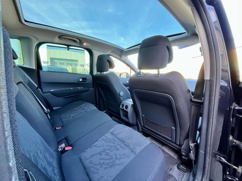 PEUGEOT 3008 1.6 HDI 16V 112 CH ALLURE 2011