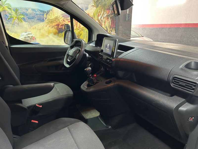 PEUGEOT PARTNER 3 XL LONG 950KG BLUEHDI 130CH S&S ASPHALT 09/2020 PRIX TTC : 7990 € PRIX HT : 6658 €