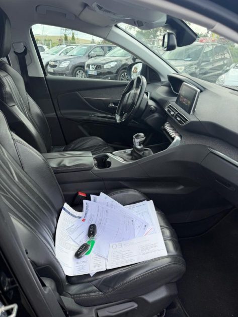 PEUGEOT 5008 2 2.0 BLUE HDI Allure Full Cuir entretien a jour fbl kms