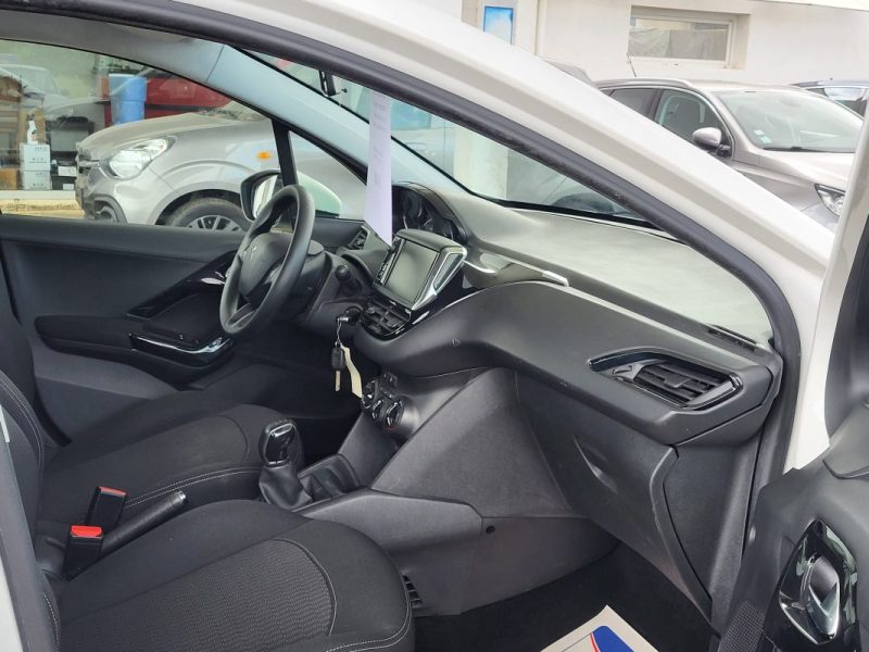 PEUGEOT 208 I (CA_, CC_) 1.2 PURETECH 82 2019