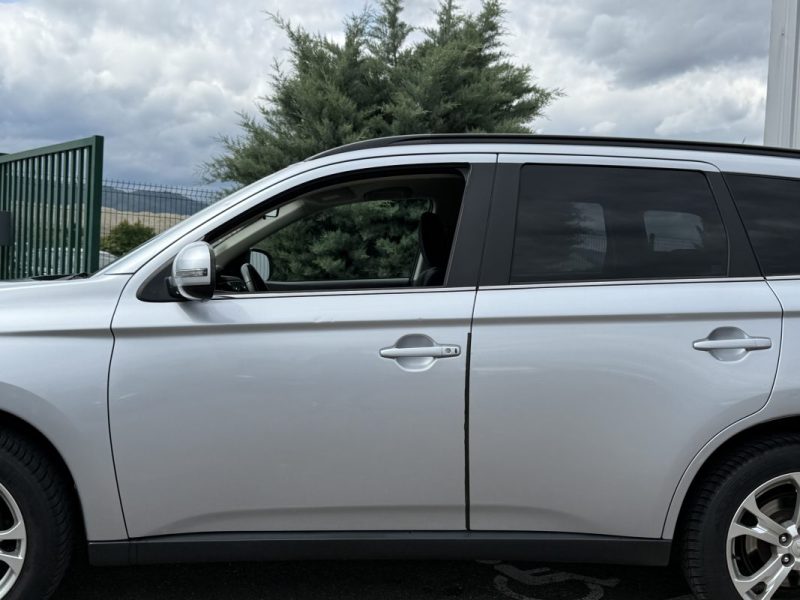 Mitsubishi Outlander III 2.2 DI-D 150 ClearTec Intense Navi 4WD 7 Places Garantie 6 Mois