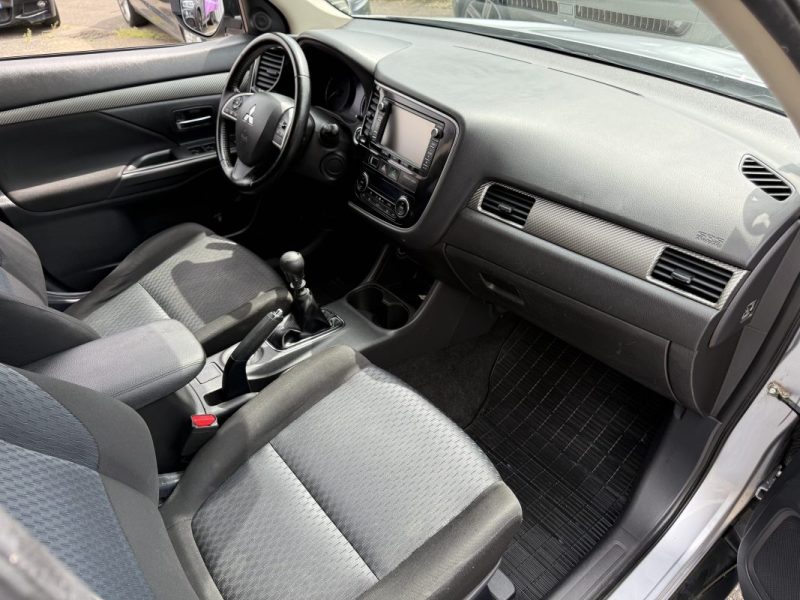 Mitsubishi Outlander III 2.2 DI-D 150 ClearTec Intense Navi 4WD 7 Places Garantie 6 Mois