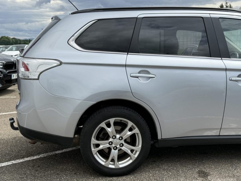 Mitsubishi Outlander III 2.2 DI-D 150 ClearTec Intense Navi 4WD 7 Places Garantie 6 Mois