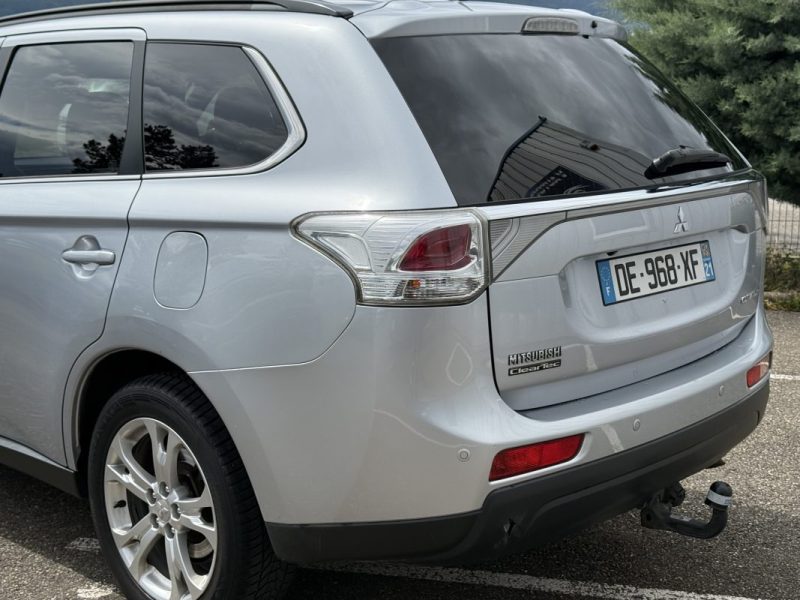 Mitsubishi Outlander III 2.2 DI-D 150 ClearTec Intense Navi 4WD 7 Places Garantie 6 Mois