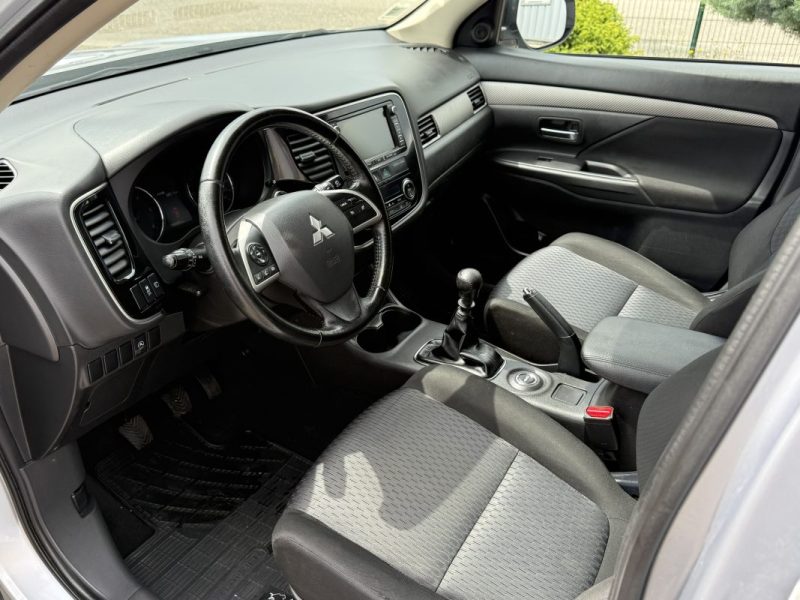 Mitsubishi Outlander III 2.2 DI-D 150 ClearTec Intense Navi 4WD 7 Places Garantie 6 Mois