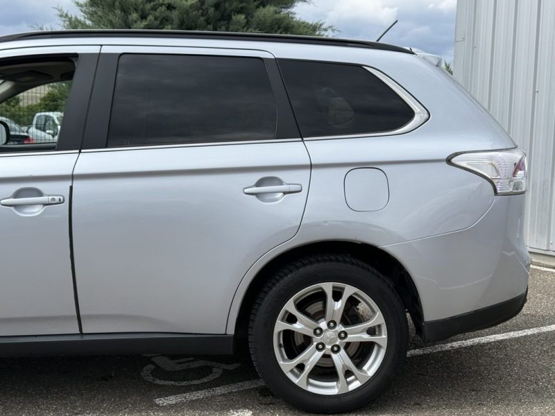 Mitsubishi Outlander III 2.2 DI-D 150 ClearTec Intense Navi 4WD 7 Places Garantie 6 Mois