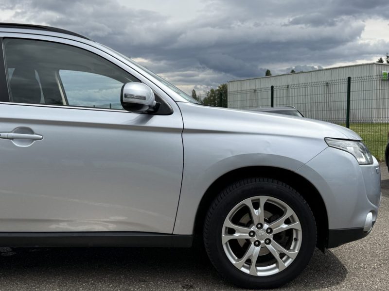 Mitsubishi Outlander III 2.2 DI-D 150 ClearTec Intense Navi 4WD 7 Places Garantie 6 Mois