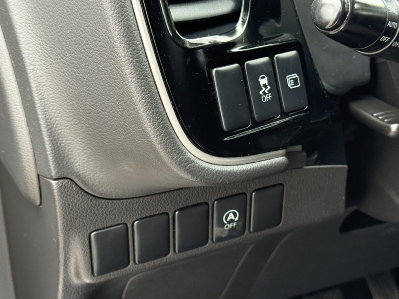 Mitsubishi Outlander III 2.2 DI-D 150 ClearTec Intense Navi 4WD 7 Places Garantie 6 Mois