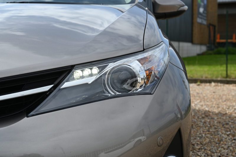 TOYOTA AURIS 1.8 HSD 136CH STYLE 05/2013