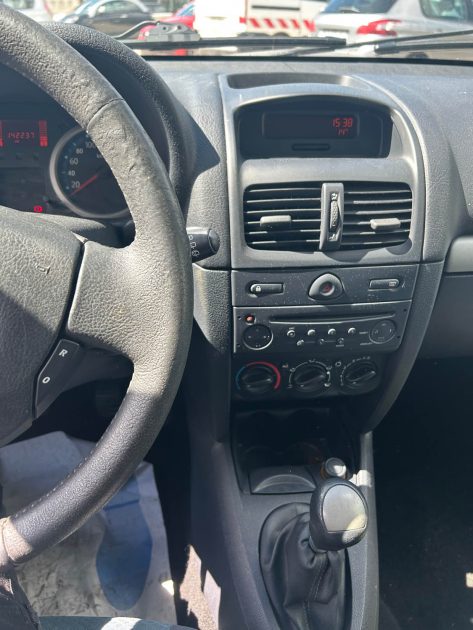 RENAULT CLIO CONFORT 1.4 ESSENCE 98CH