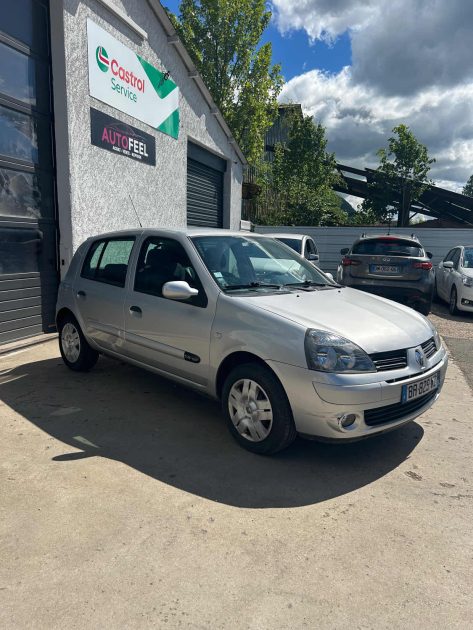 RENAULT CLIO CONFORT 1.4 ESSENCE 98CH