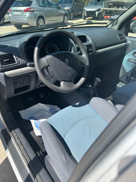RENAULT CLIO CONFORT 1.4 ESSENCE 98CH