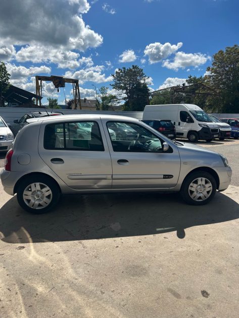 RENAULT CLIO CONFORT 1.4 ESSENCE 98CH