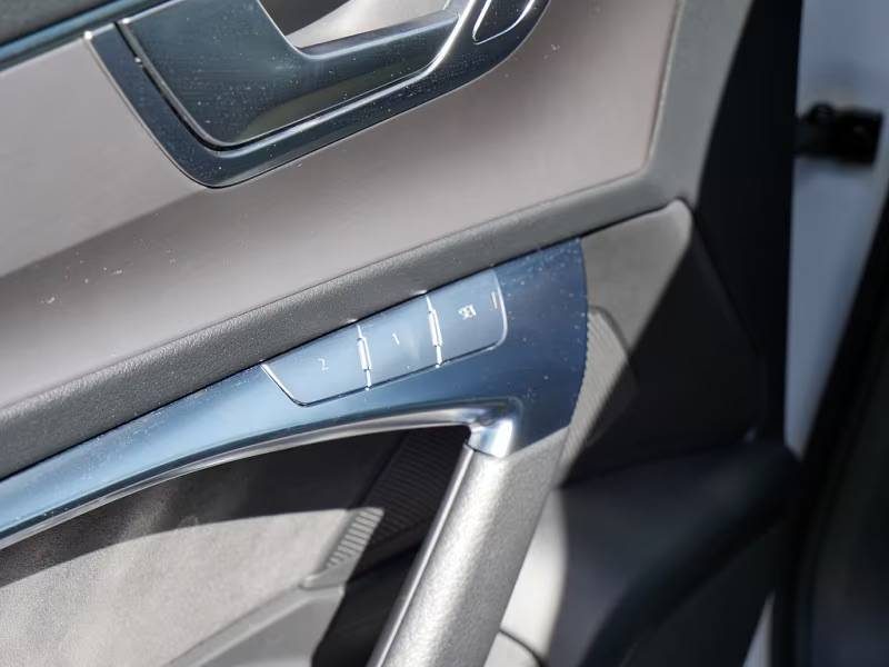 AUDI A6 AVANT 55 TFSIE QU / TOIT OUVRANT / HUD / BANG & OLUFSEN / S LINE PLUS 2021