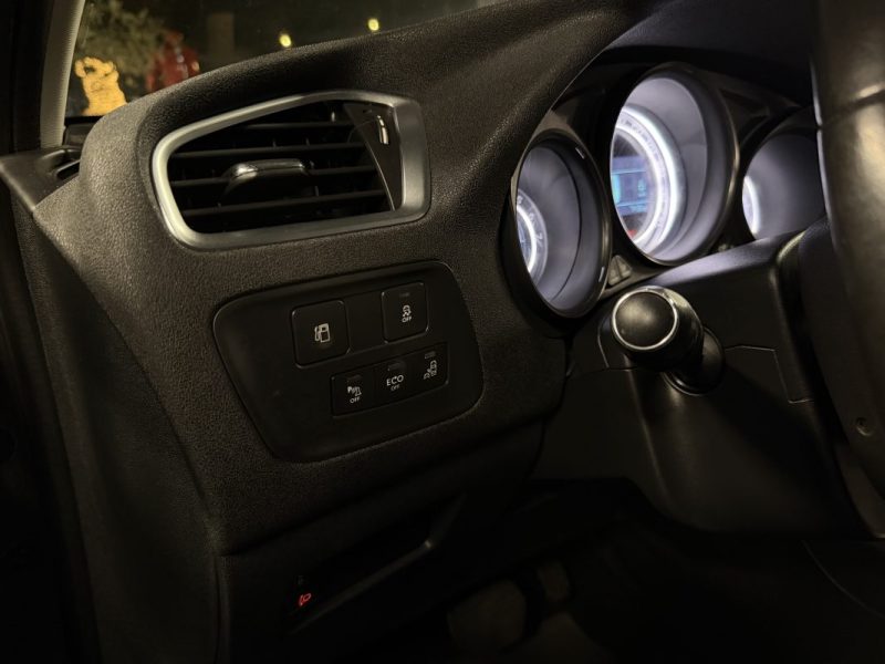 CITROEN C4 II PHASE 2 SHINE 1.2 130 Cv BOITE AUTO / APPLE CARPLAY ECRAN GPS ATTELAGE - GARANTIE 1 AN
