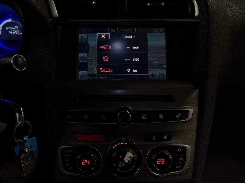 CITROEN C4 II PHASE 2 SHINE 1.2 130 Cv BOITE AUTO / APPLE CARPLAY ECRAN GPS ATTELAGE - GARANTIE 1 AN