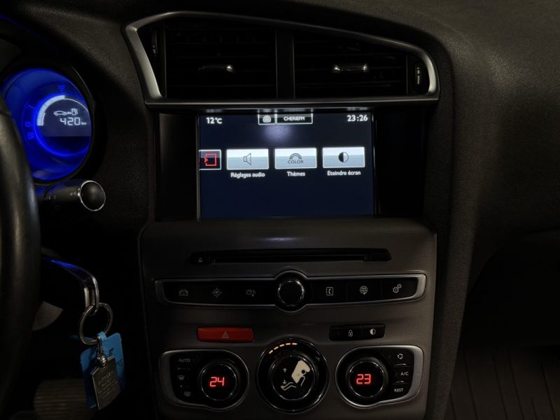 CITROEN C4 II PHASE 2 SHINE 1.2 130 Cv BOITE AUTO / APPLE CARPLAY ECRAN GPS ATTELAGE - GARANTIE 1 AN