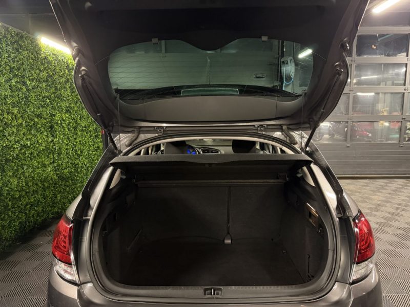 CITROEN C4 II PHASE 2 SHINE 1.2 130 Cv BOITE AUTO / APPLE CARPLAY ECRAN GPS ATTELAGE - GARANTIE 1 AN