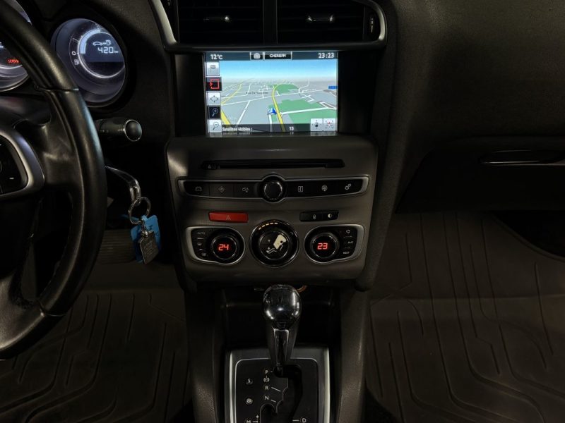 CITROEN C4 II PHASE 2 SHINE 1.2 130 Cv BOITE AUTO / APPLE CARPLAY ECRAN GPS ATTELAGE - GARANTIE 1 AN