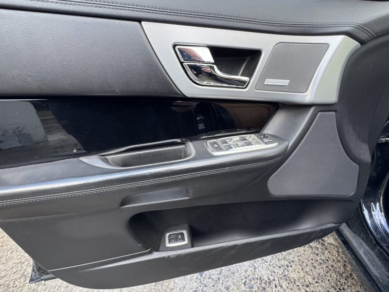 JAGUAR XF V6 3.0 D S 275CH PACK PORTFOLIO FULL OPTIONS GPS/CLIM/CUIR/XENON/TOIT 1er MAIN 