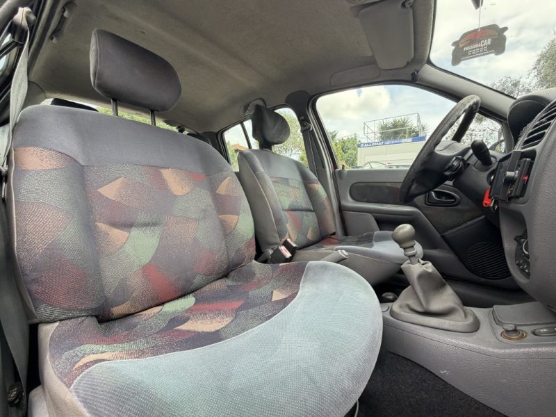 RENAULT CLIO AUTHENTIQUE 2000