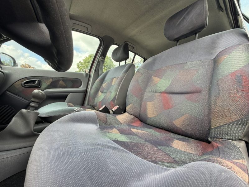 RENAULT CLIO AUTHENTIQUE 2000