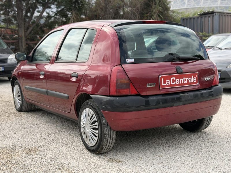 RENAULT CLIO AUTHENTIQUE 2000