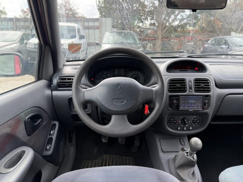 RENAULT CLIO AUTHENTIQUE 2000