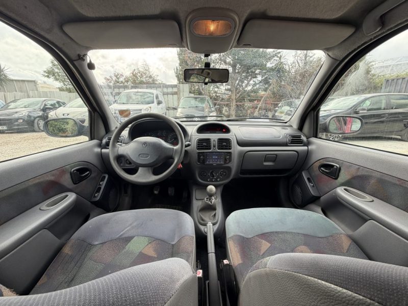 RENAULT CLIO AUTHENTIQUE 2000