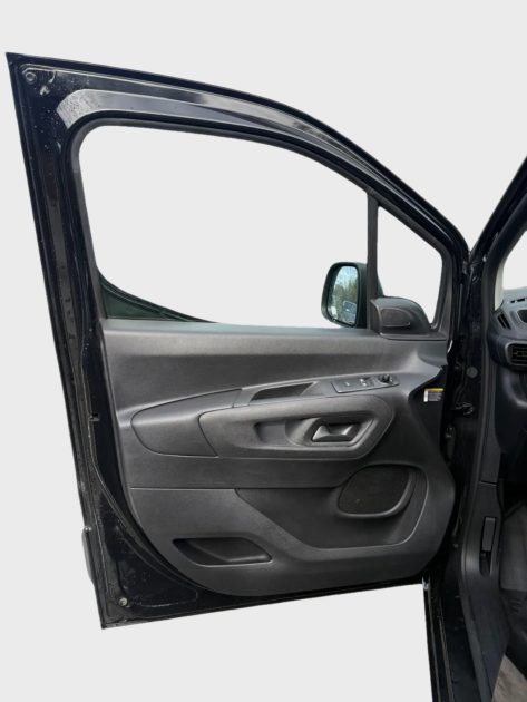 PEUGEOT PARTNER HDI 130 EAT8 